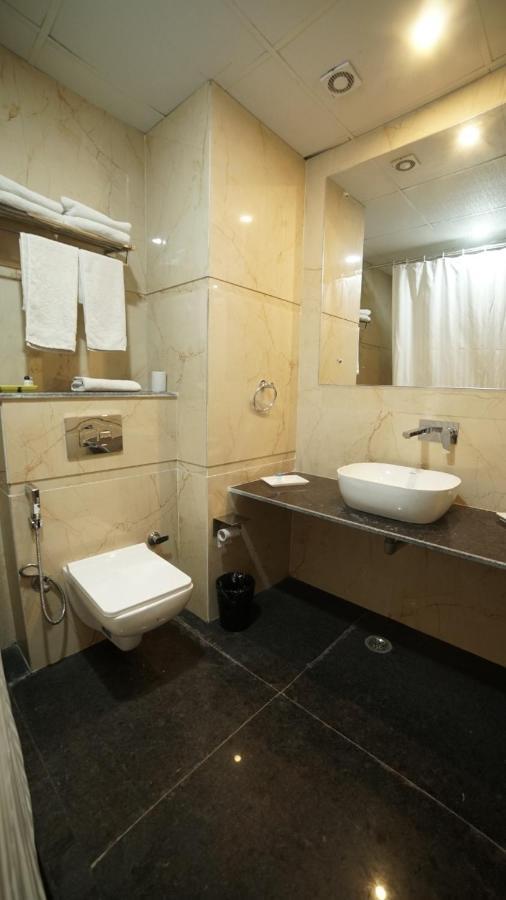 Hotel Crimson Palace Агра Екстериор снимка
