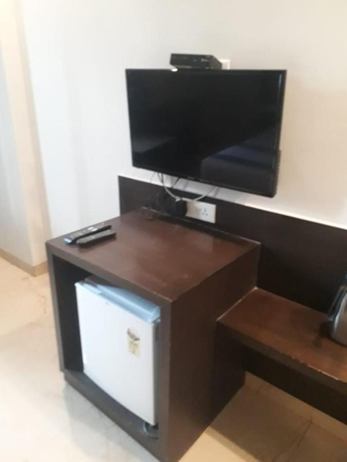 Hotel Crimson Palace Агра Екстериор снимка