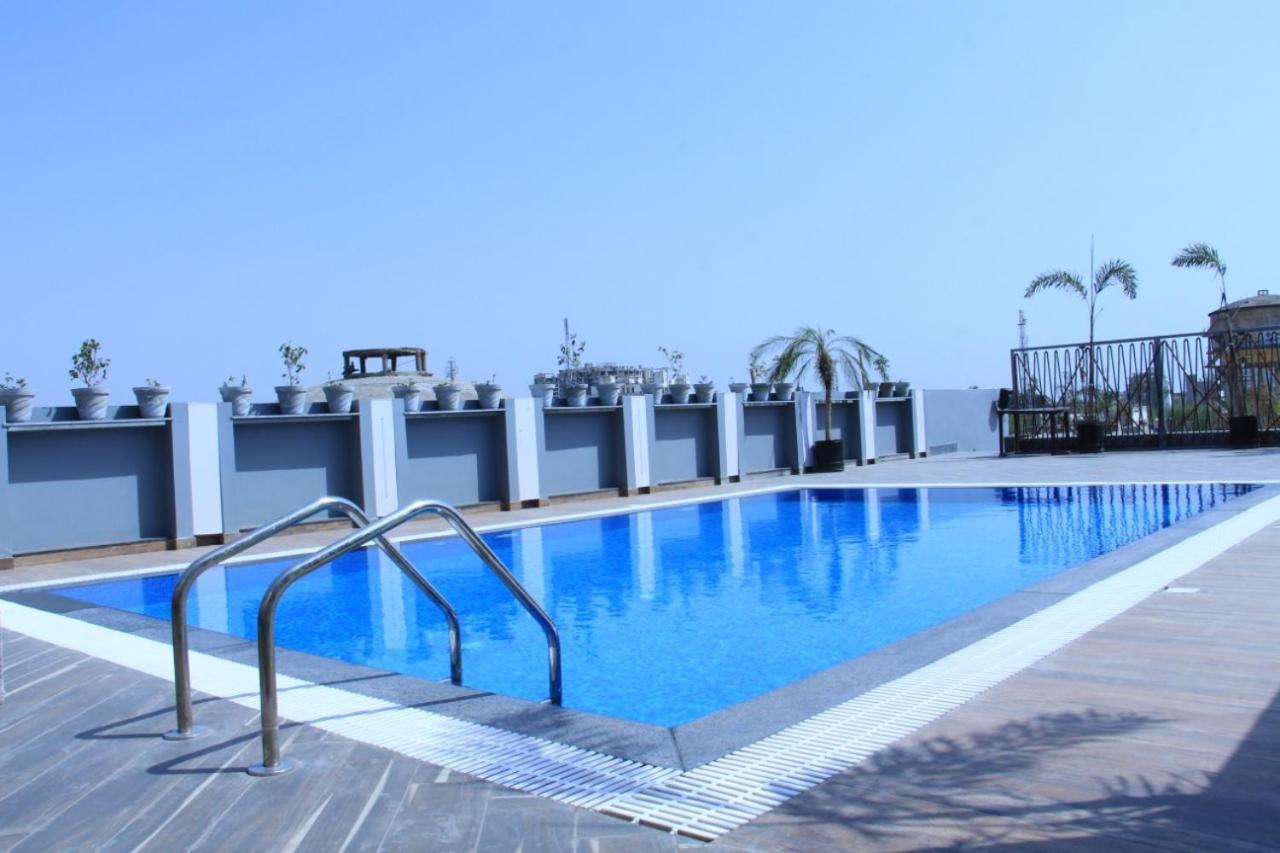 Hotel Crimson Palace Агра Екстериор снимка