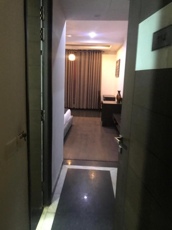Hotel Crimson Palace Агра Екстериор снимка
