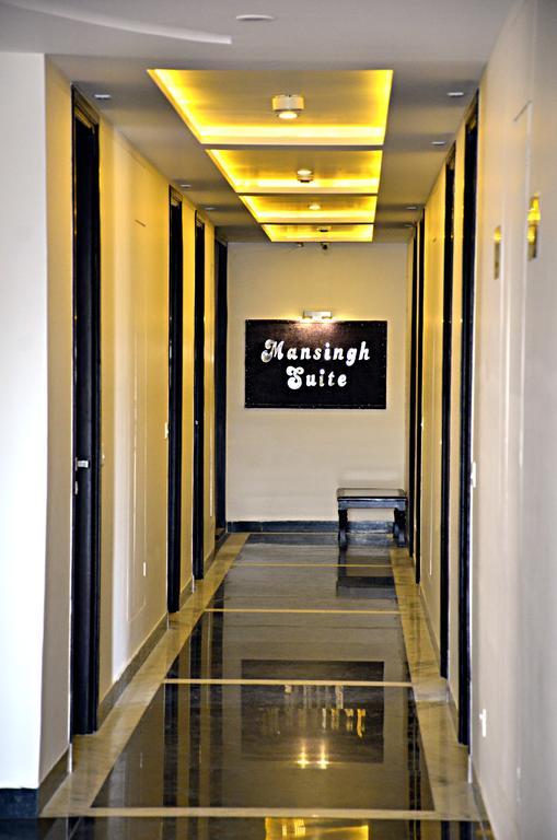 Hotel Crimson Palace Агра Екстериор снимка