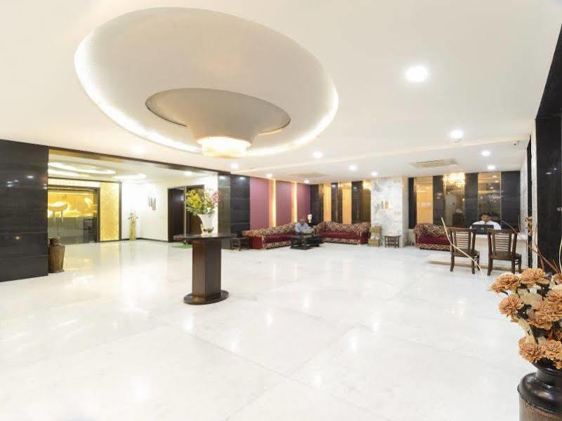 Hotel Crimson Palace Агра Екстериор снимка