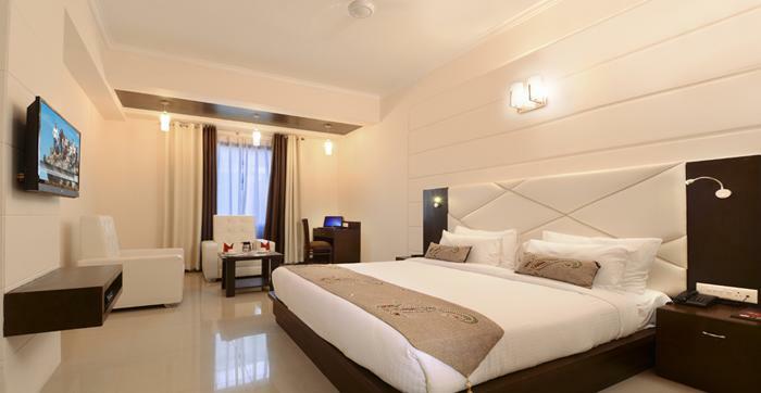 Hotel Crimson Palace Агра Екстериор снимка